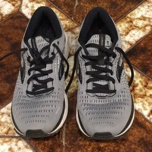 Men's Brooks Ghost 13 Gray and Black Running Shoes / Sneakers Size 9.5